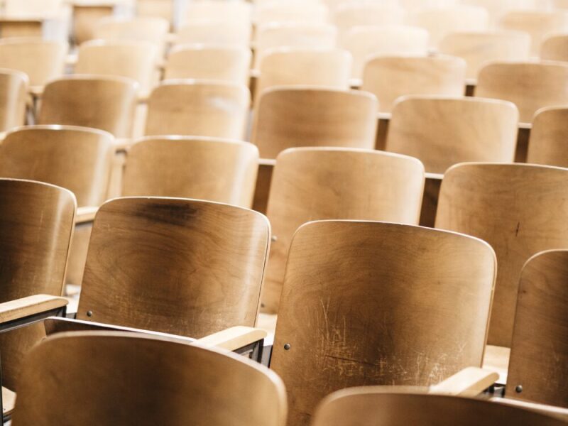 Uni-Desks-PDF-1000x1000.jpg