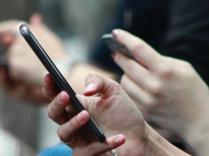 People reading PDFs on mobile devices